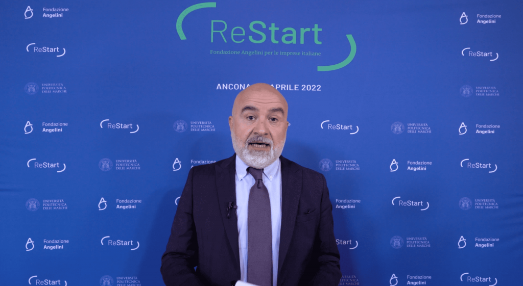 Maurizio Paradisi durante un'intervista a proposito del progetto Restart